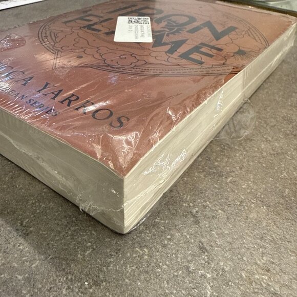 NEW Iron Flame UK International Edition Rebecca Yarros Empyrean Paperback Book - Picture 5 of 7